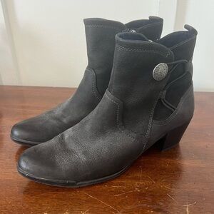 TAMARIS Black Distressed Leather Suede Ankle Boots Gel Footbeds size 40 (8.5)